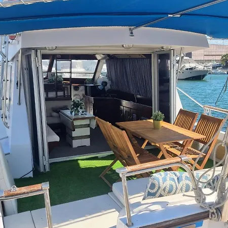 Πλωτό κατάλυμα Beautiful And Comfy Boat In With Boat Tour Option *