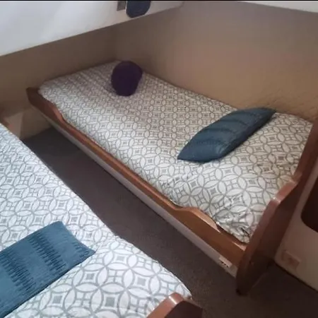 Beautiful And Comfy Boat In With Boat Tour Option Βαρκελώνη