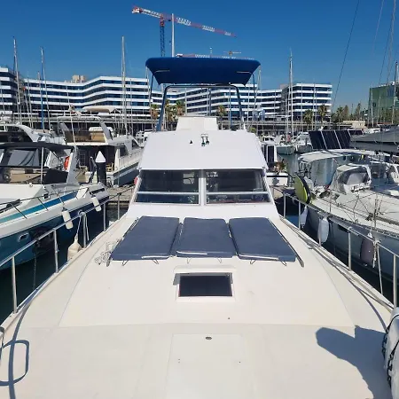 Πλωτό κατάλυμα Beautiful And Comfy Boat In With Boat Tour Option