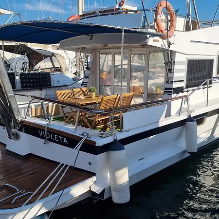 Beautiful And Comfy Boat In With Boat Tour Option Πλωτό κατάλυμα Βαρκελώνη