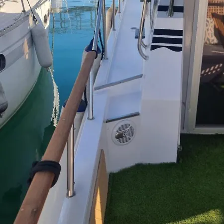 Beautiful And Comfy Boat In With Boat Tour Option Πλωτό κατάλυμα Βαρκελώνη