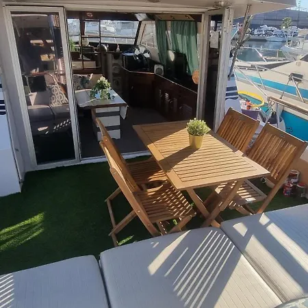 Beautiful And Comfy Boat In With Boat Tour Option Πλωτό κατάλυμα Βαρκελώνη