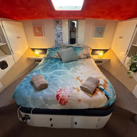 Beautiful And Comfy Boat In With Boat Tour Option * Βαρκελώνη