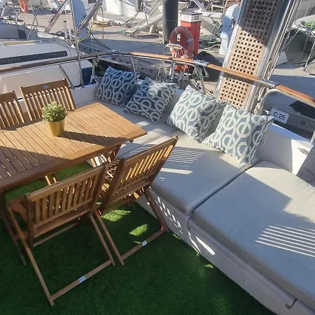 Beautiful And Comfy Boat In With Boat Tour Option *