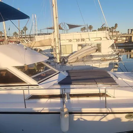 Beautiful And Comfy Boat In With Boat Tour Option