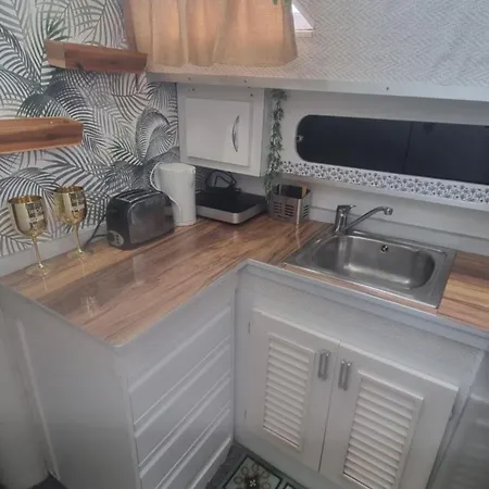 Beautiful And Comfy Boat In With Boat Tour Option
