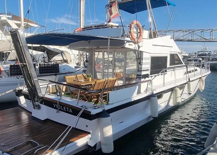 Botel Beautiful And Comfy Boat In With Boat Tour Option