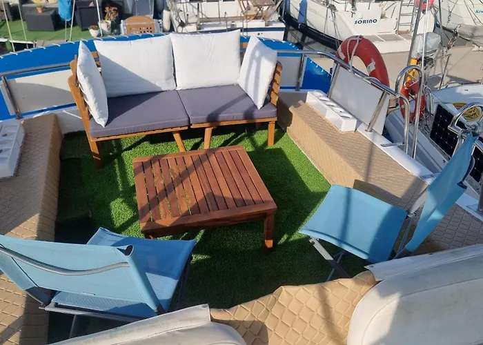 Beautiful And Comfy Boat In With Boat Tour Option *
