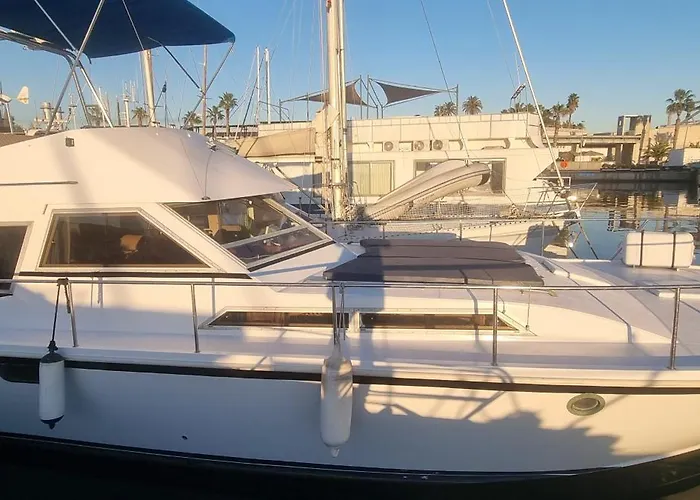 Beautiful And Comfy Boat In With Boat Tour Option Botel