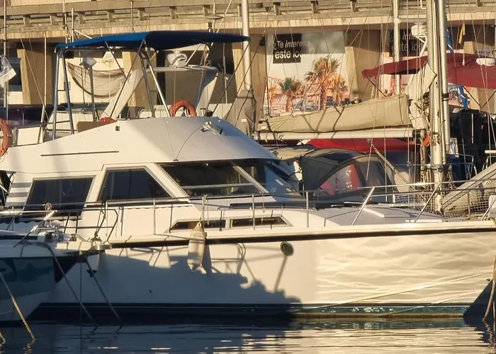 Beautiful And Comfy Boat In With Boat Tour Option Botel