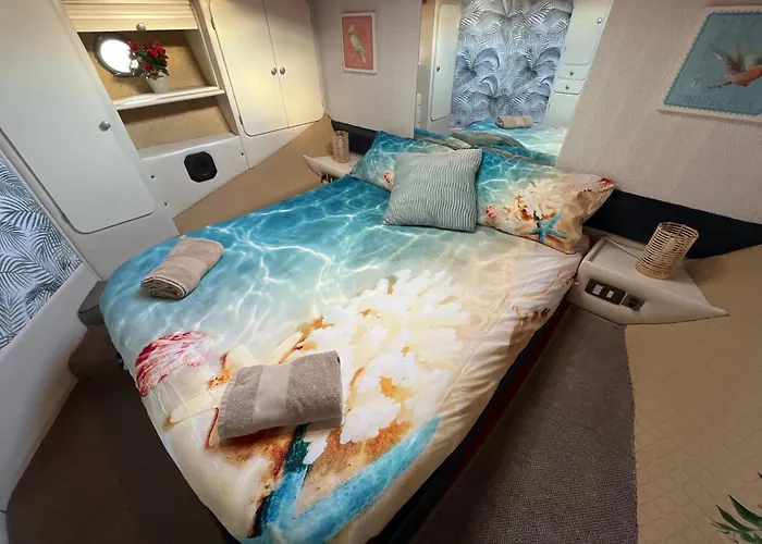 Beautiful And Comfy Boat In With Boat Tour Option * Barcelona