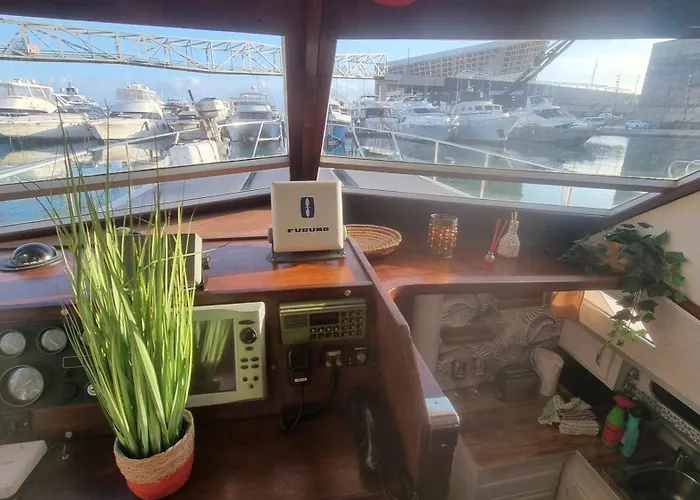 Botel Beautiful And Comfy Boat In With Boat Tour Option Barcelona