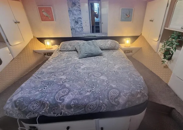 Beautiful And Comfy Boat In With Boat Tour Option Botel
